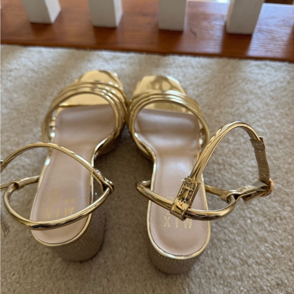 ✨🪩 Mix No 6 Gold Disco Platform Heels 🪩✨ - Picture 3 of 10